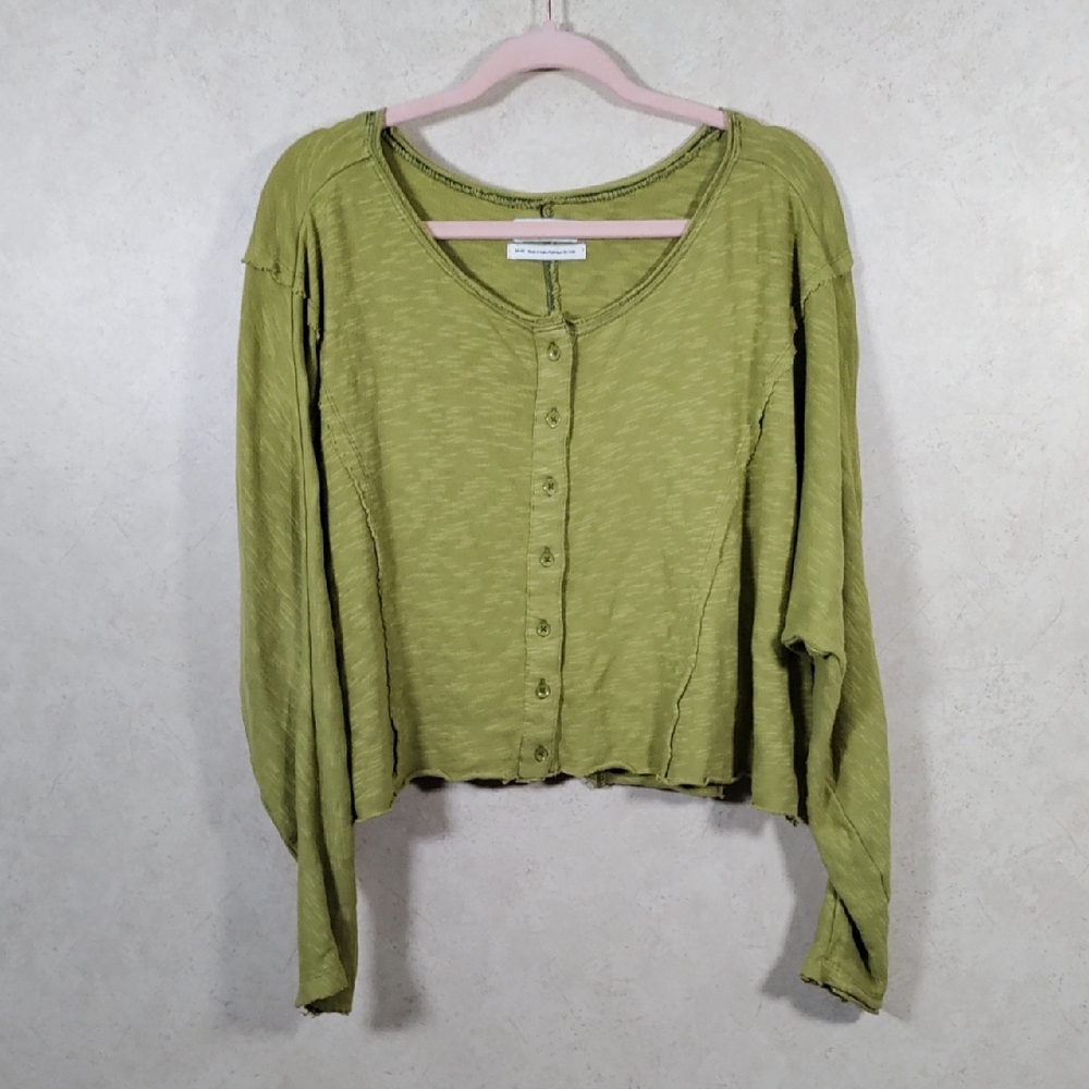 H157 Urban Outfitters green button front unstructured L/S tee M